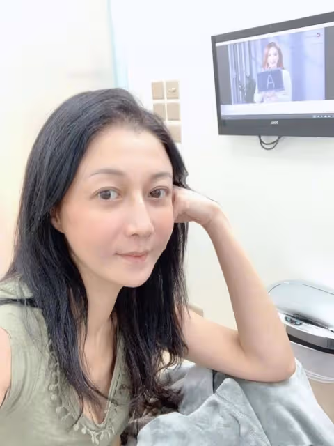 令人擔心!知名港星女兒被拍多倫多街頭領免費食物,被指像流浪漢