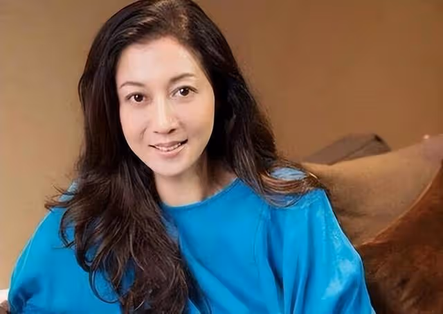 令人擔心!知名港星女兒被拍多倫多街頭領免費食物,被指像流浪漢