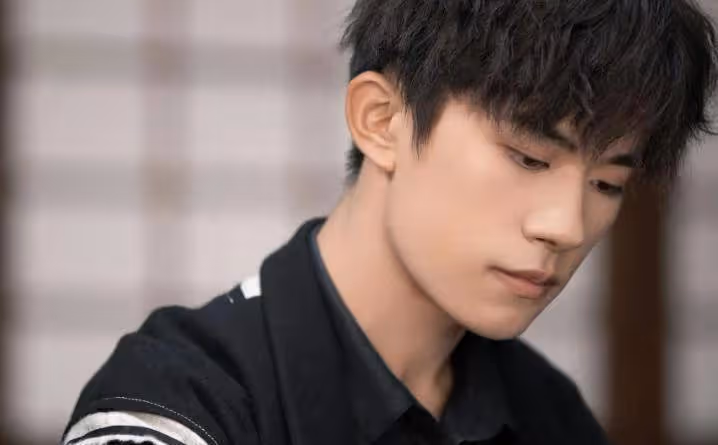 TFBOYS明年8月合併，易烊千璽獨資公司已註銷，網友：不能繼續