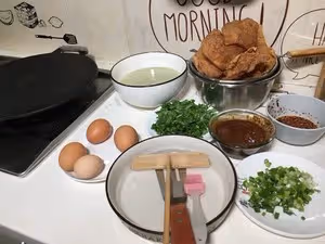 天津傳統小吃——煎餅果子 在家也能攤 早餐更豐富