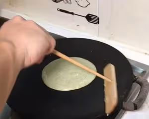 天津傳統小吃——煎餅果子 在家也能攤 早餐更豐富