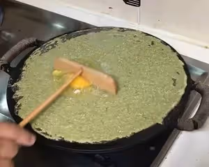 天津傳統小吃——煎餅果子 在家也能攤 早餐更豐富