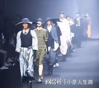 陸仙人：自信來自窮！16歲外出打工，用倆月工資買自行車騎回老家