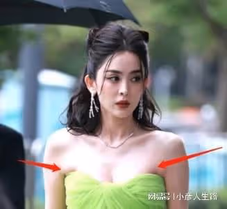女星活動生圖:金晨裹包裝紙,娜扎勒著蚊帳布,張小斐高級感十足