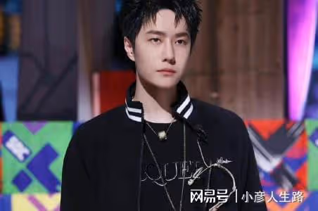 杜華對王一博形影不離,怕被挖牆腳,王一博離不開「華華的世界」