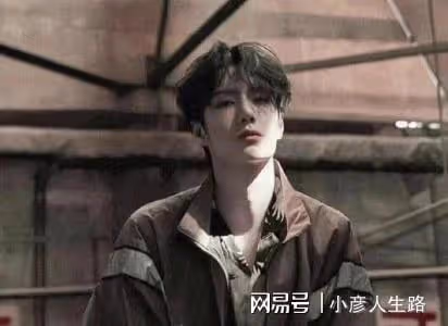 杜華對王一博形影不離,怕被挖牆腳,王一博離不開「華華的世界」