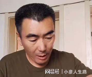 85歲馬玉琴去廣場跳舞,險被年輕小伙拖倒,網友:醜人多作怪
