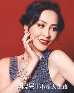 56歲劉嘉玲大尺度寫真曝光!身材被誇像30歲,評論區歡呼聲一片