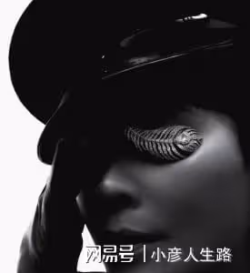 56歲劉嘉玲大尺度寫真曝光!身材被誇像30歲,評論區歡呼聲一片
