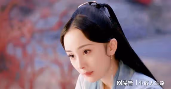 5位「美瞳眼」女星:闞清子琥珀色瞳孔,毛曉彤眼珠又黑又大