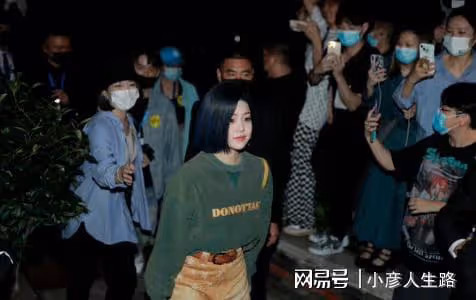 陳妍希的少女感有多絕？同框小14歲程瀟，一時間分不清誰才是妹妹
