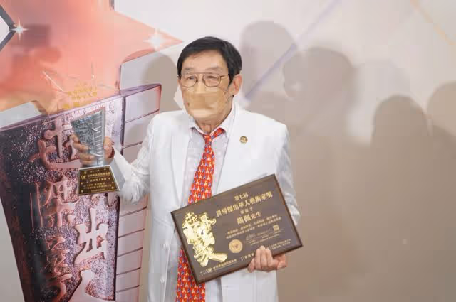 不會退休!TVB90歲老戲骨患新冠肺炎痊癒後首現身,下月紅館開唱