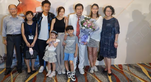 不會退休!TVB90歲老戲骨患新冠肺炎痊癒後首現身,下月紅館開唱