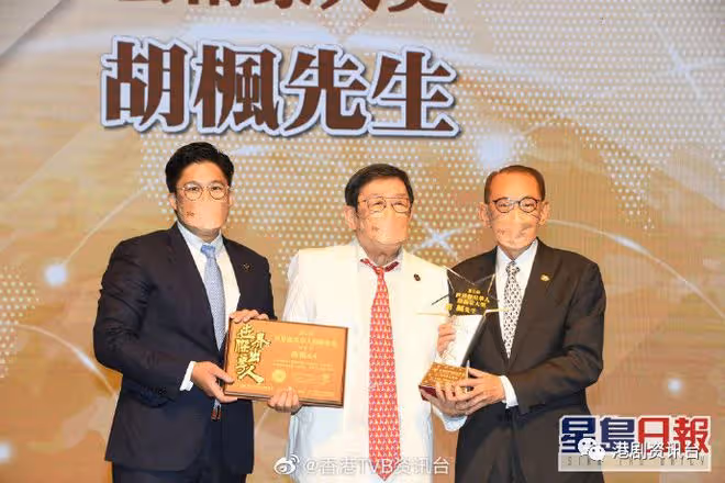 胡楓孫仔孫女陪領獎個個餅印樣!確診後痊癒精神奕奕