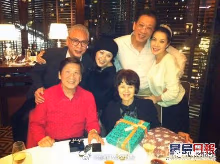 52歲最美小昭近況曝光!離婚後淡出多年與猛男甜蜜逛超市