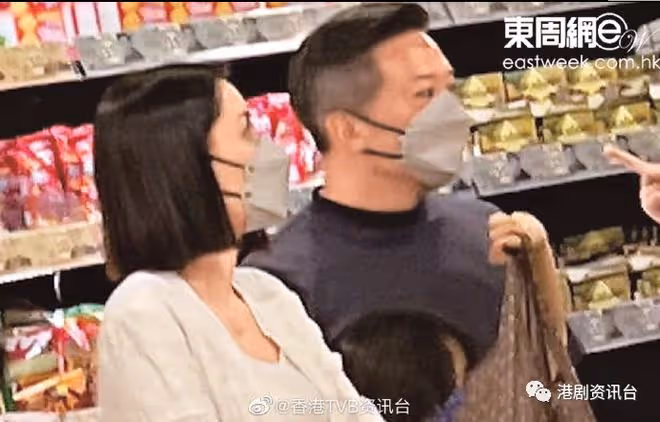 52歲最美小昭近況曝光!離婚後淡出多年與猛男甜蜜逛超市
