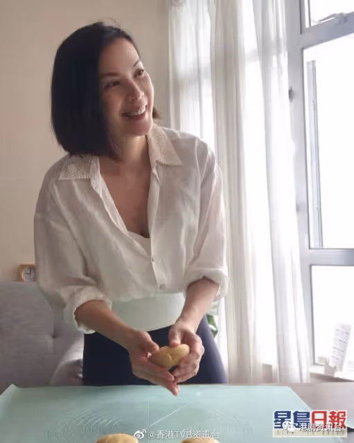 52歲最美小昭近況曝光！離婚後淡出多年與猛男甜蜜逛超市
