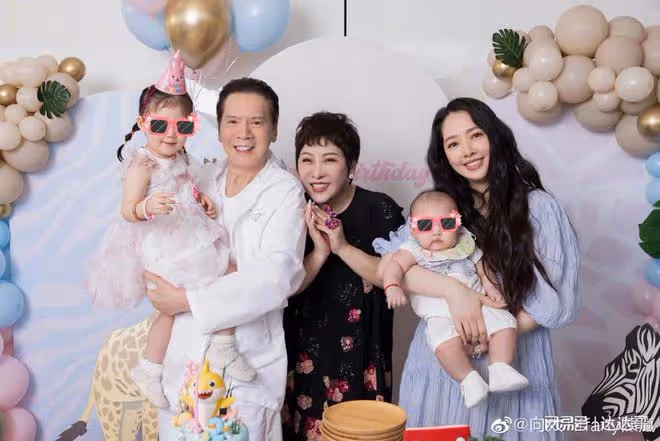 網友評郭碧婷「遠離臭老公生活滋潤」 向太點贊認同