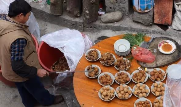 再婚那天,3個姐姐各送一萬,給新娘子送了頓飯,我直接把新娘送回娘家!