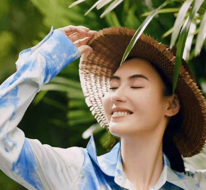 小林青霞曬出寫真集:與19歲撞姿勢和風格,這顏值變化讓人看懵
