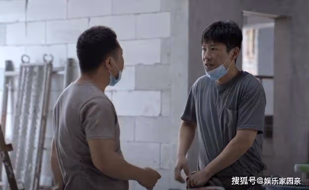 《大考》周美仁擺攤賣烤腸意外致富,被請到學校做勵志演講