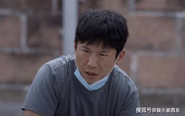 《大考》周美仁擺攤賣烤腸意外致富,被請到學校做勵志演講