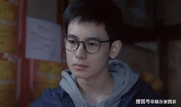 《大考》周美仁擺攤賣烤腸意外致富,被請到學校做勵志演講