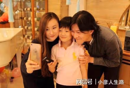 楊志剛老婆張靜：伴丈夫從無到有不離不棄，如今一家三口幸福美滿