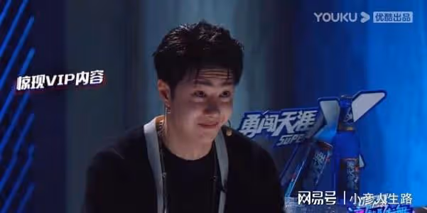 王一博在線磕糖，點評句句精彩，愛情類的街舞作品成功出圈