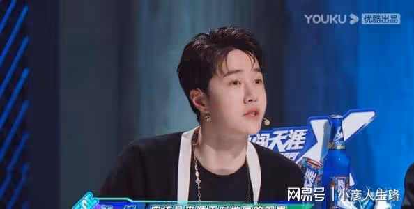 王一博在線磕糖，點評句句精彩，愛情類的街舞作品成功出圈