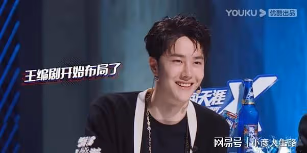 王一博在線磕糖，點評句句精彩，愛情類的街舞作品成功出圈