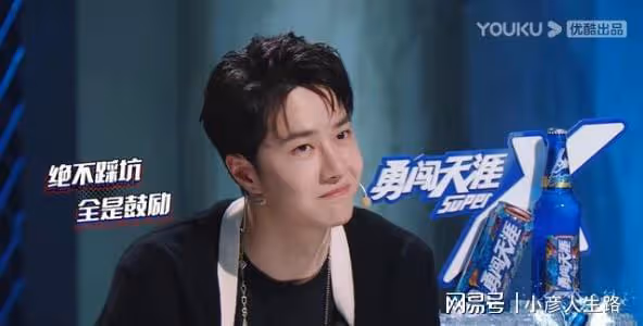 王一博在線磕糖，點評句句精彩，愛情類的街舞作品成功出圈