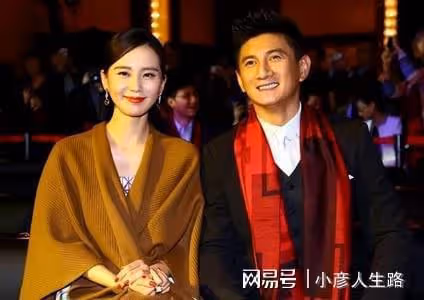 夫妻和合,吳奇隆劉詩詩一家三口外出就餐,網友祝福滿滿