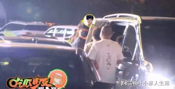 夫妻和合,吳奇隆劉詩詩一家三口外出就餐,網友祝福滿滿