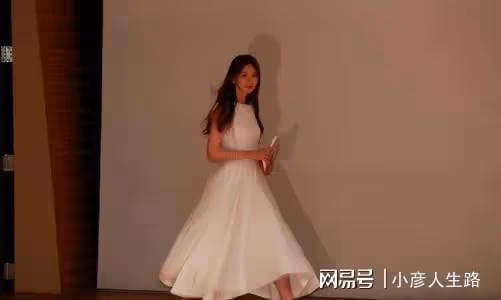 47歲林志玲產後復工，時隔2年首度出席活動，一身白紗絕美亮相