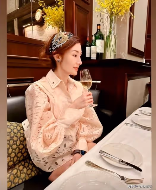 李嘉欣疑似舊病未痊癒 戴監測手錶在古堡內用餐