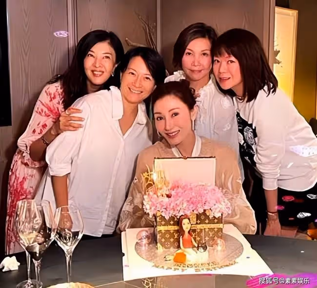 李嘉欣疑似舊病未痊癒 戴監測手錶在古堡內用餐