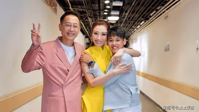 李嘉欣疑似舊病未痊癒 戴監測手錶在古堡內用餐