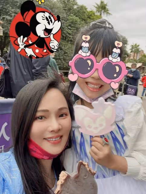 伊能靜曬與女兒合照 小米粒身高顏值遺傳爸爸