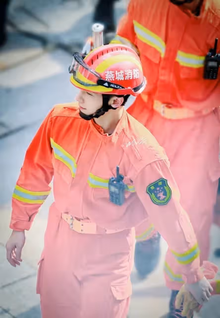 時隔7年再合作!楊洋 張彬彬新劇制服Look同框路透來啦!是肖奈和KO再聚首了啊!
