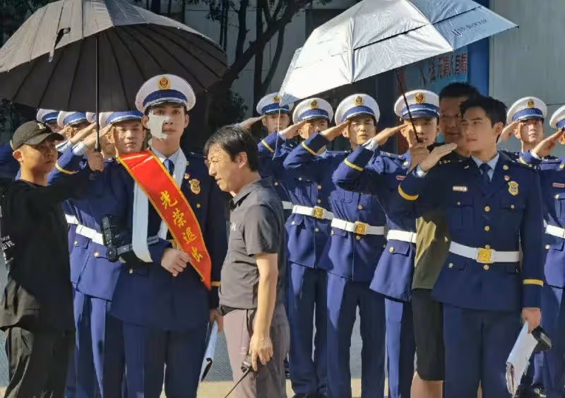 時隔7年再合作！楊洋 張彬彬新劇制服Look同框路透來啦！是肖奈和KO再聚首了啊！