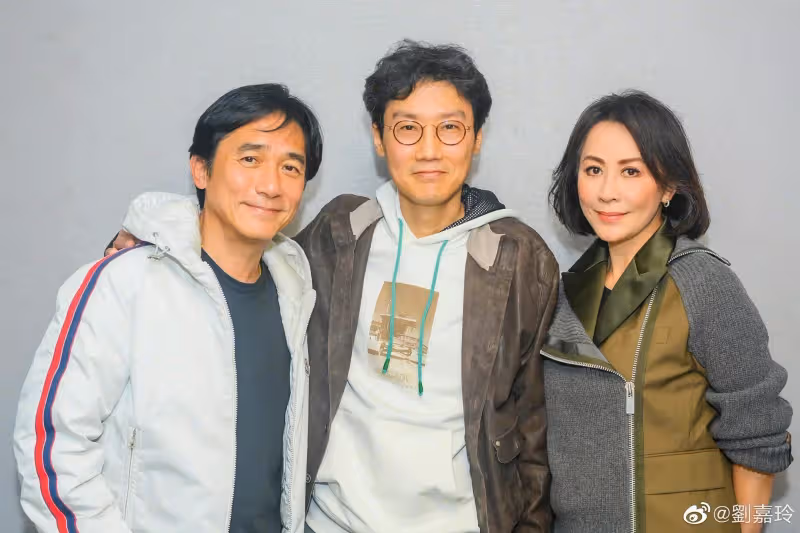梁朝偉加入《魷魚遊戲2》？ 　與導演黃東赫同框熱聊照曝光