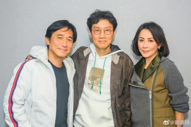 梁朝偉加入《魷魚遊戲2》? 與導演黃東赫同框熱聊照曝光