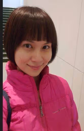 《戲說》女星被撞見「捷運站出口擺攤」扛四口家計，每月只花1萬6，大方承認：靠自己不丟人。