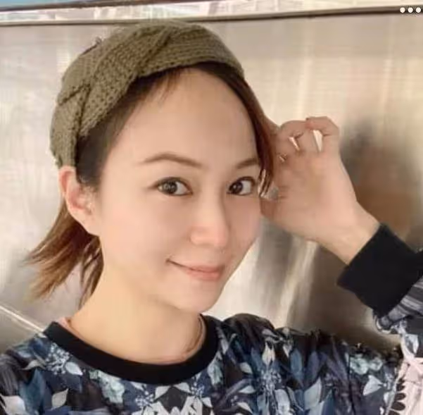 《戲說》女星被撞見「捷運站出口擺攤」扛四口家計，每月只花1萬6，大方承認：靠自己不丟人。