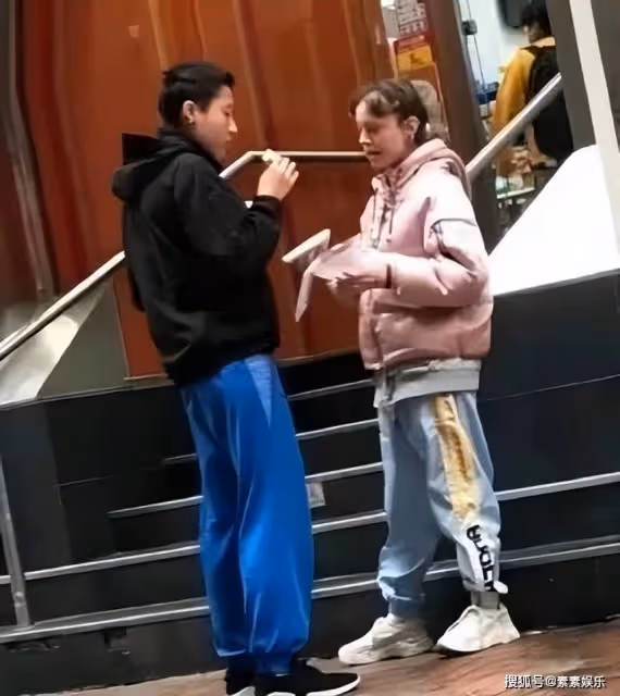 看了吳卓林和妻子在網絡中的樣子，你就不會同情她們的遭遇了