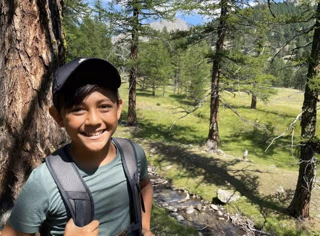 劉燁外籍妻子為兒子慶生，12歲諾一皮膚黑到發光，模樣大變認不出