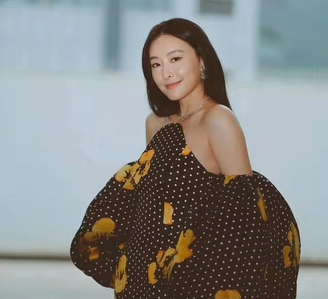 TVB台慶劇開播僅5.1分!女主角演技遭吐槽:身材胖,還只會瞪眼睛