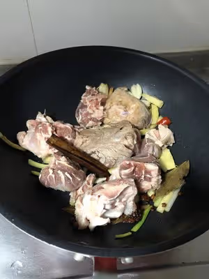 醬香豬筒骨