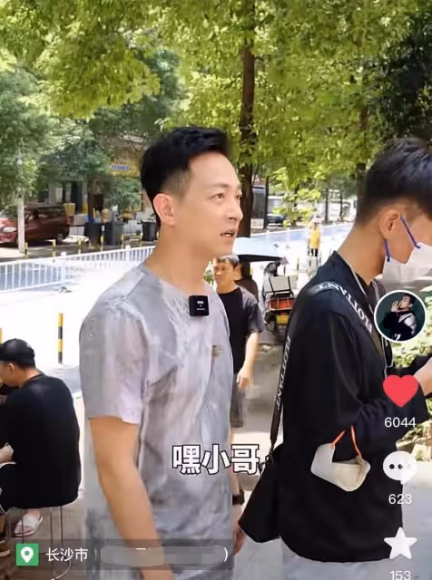 明星也不容易！港星梁競徽久居內地「住廉價出租屋」街頭大口吃面無人識，與妻小分隔兩地